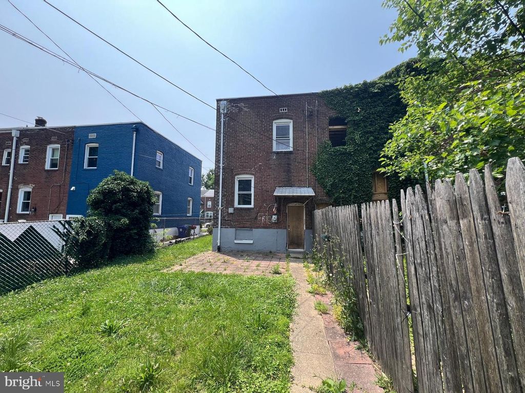 Image 14 of property listing at 2817 BOOKERT DR, Baltimore, MD 21225