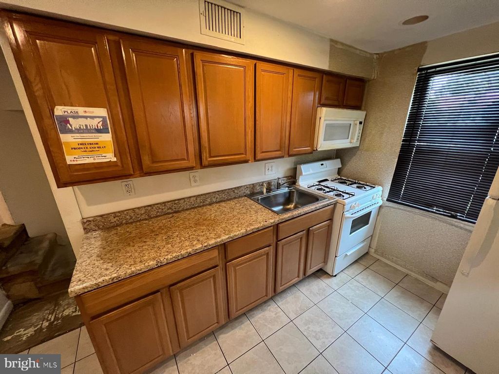 Image 3 of property listing at 2817 BOOKERT DR, Baltimore, MD 21225