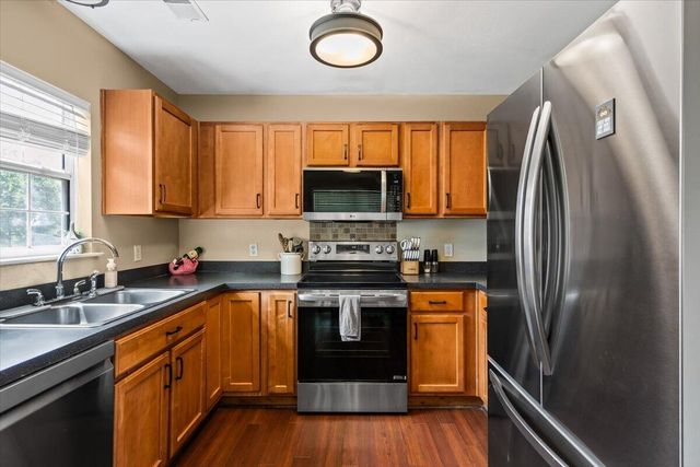 8766 Tigershark Avenue, North Charleston, SC 29406