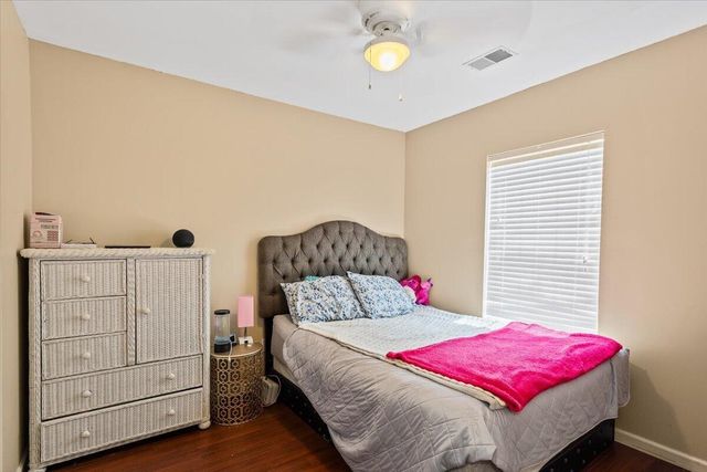 8766 Tigershark Avenue, North Charleston, SC 29406