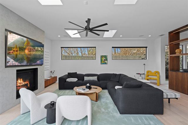 30 Chalmers Ave, Austin, TX 78702