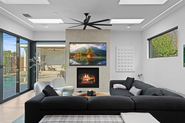 30 Chalmers Ave, Austin, TX 78702