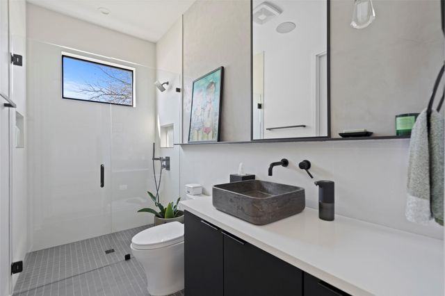 30 Chalmers Ave, Austin, TX 78702