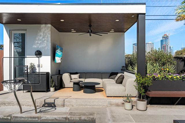 30 Chalmers Ave, Austin, TX 78702