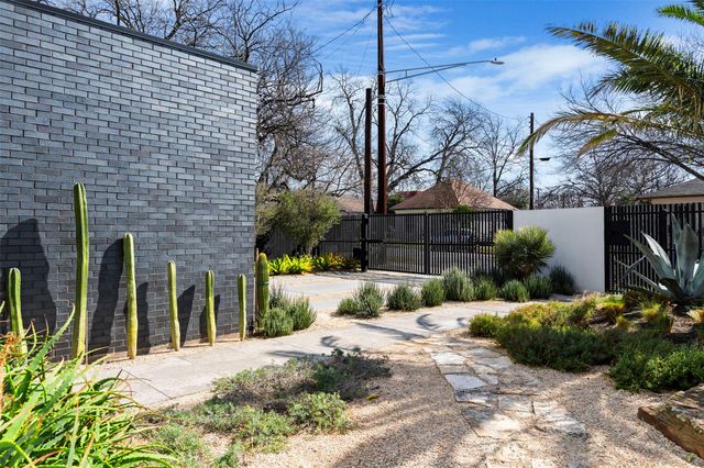 30 Chalmers Ave, Austin, TX 78702