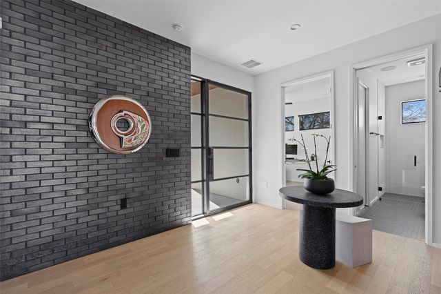 30 Chalmers Ave, Austin, TX 78702