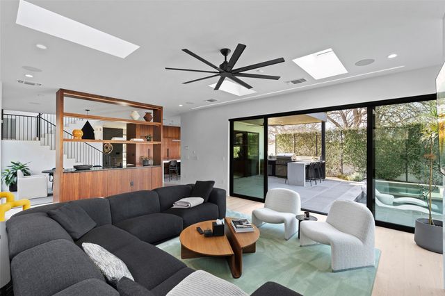 30 Chalmers Ave, Austin, TX 78702