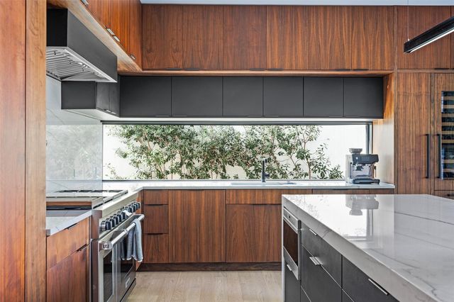 30 Chalmers Ave, Austin, TX 78702