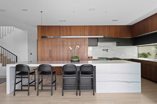 30 Chalmers Ave, Austin, TX 78702