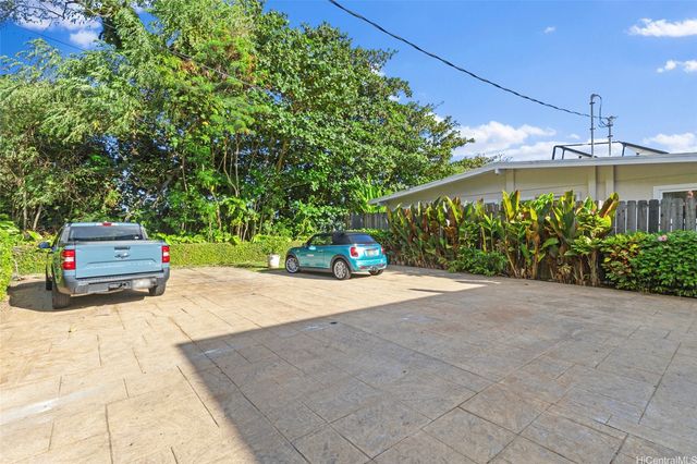 49-797 Kamehameha Highway, Kaaawa, HI 96730