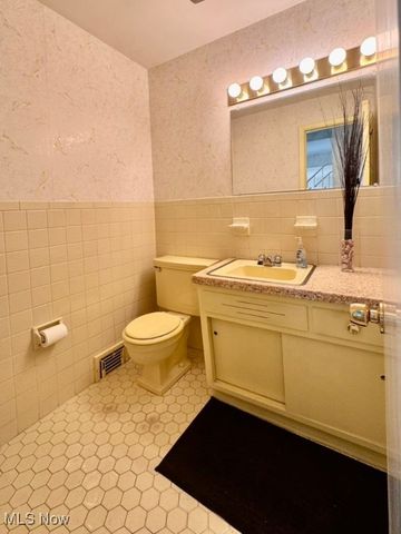 4769 Edenwood Road, South Euclid, OH 44121