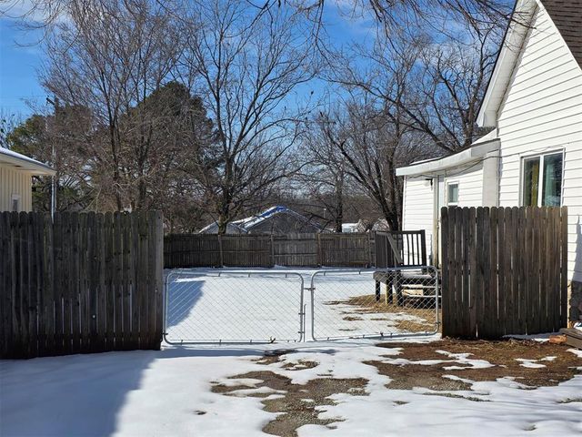 710 N Tucker Avenue, Shawnee, OK 74801