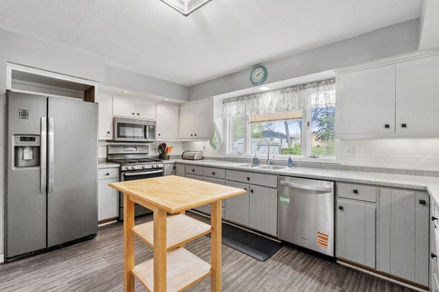 306 5th Avenue NW, Kasson, MN 55944