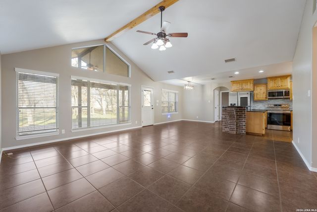 521 JACOBS LN, La Vernia, TX 78121