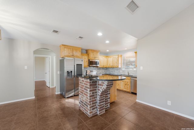 521 JACOBS LN, La Vernia, TX 78121