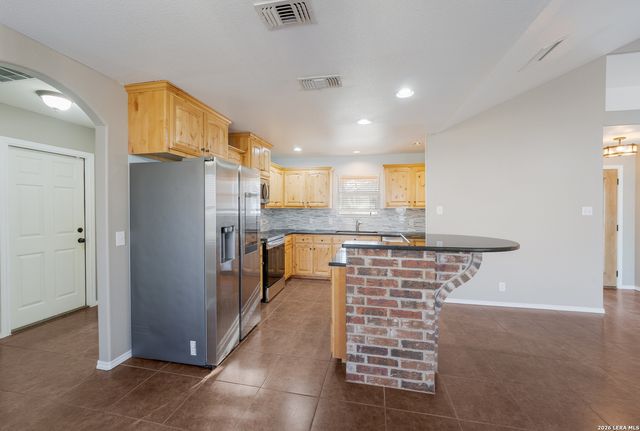 521 JACOBS LN, La Vernia, TX 78121
