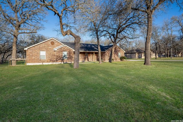521 JACOBS LN, La Vernia, TX 78121