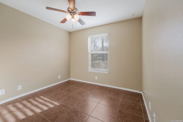 521 JACOBS LN, La Vernia, TX 78121