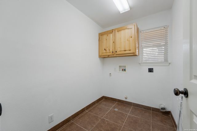 521 JACOBS LN, La Vernia, TX 78121