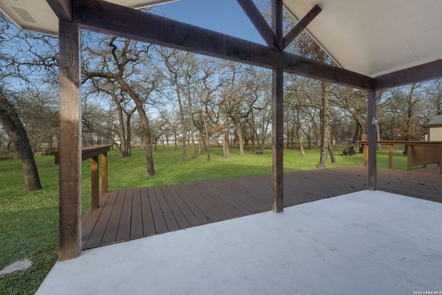 521 JACOBS LN, La Vernia, TX 78121