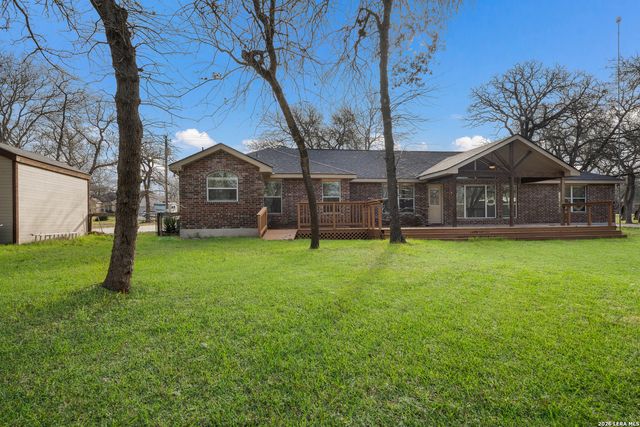521 JACOBS LN, La Vernia, TX 78121