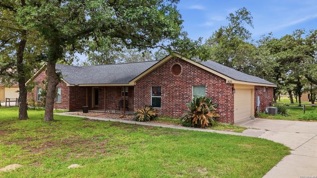 521 JACOBS LN, La Vernia, TX 78121