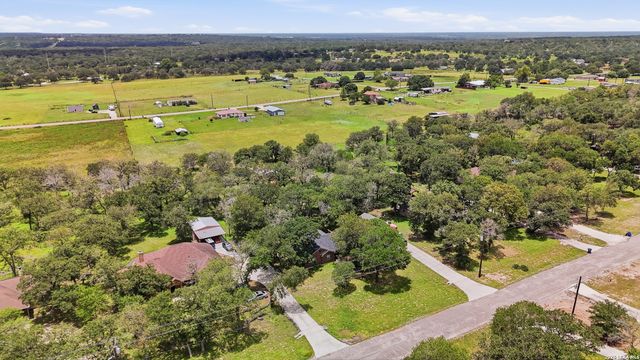 521 JACOBS LN, La Vernia, TX 78121