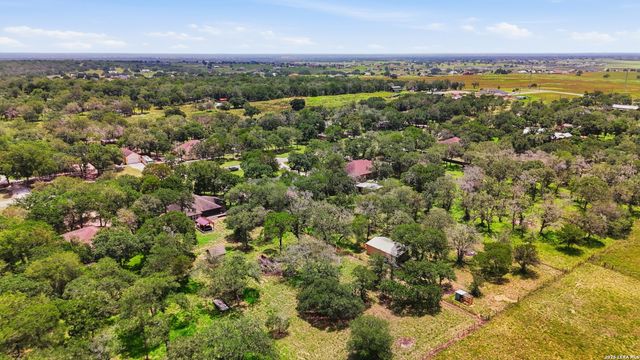 521 JACOBS LN, La Vernia, TX 78121