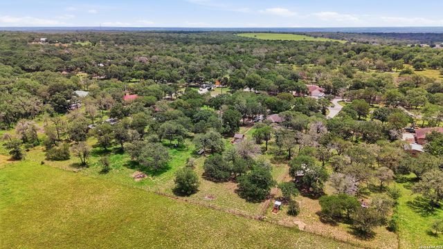 521 JACOBS LN, La Vernia, TX 78121