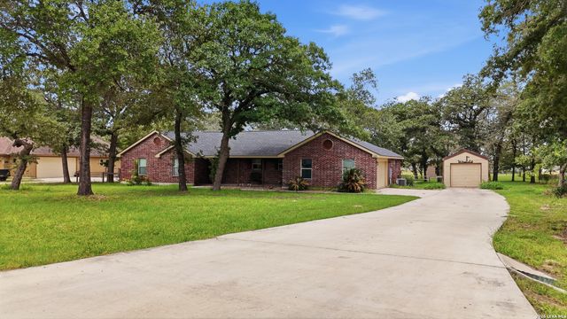 521 JACOBS LN, La Vernia, TX 78121
