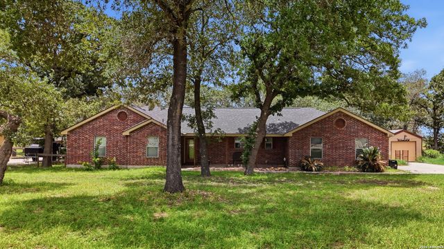 521 JACOBS LN, La Vernia, TX 78121