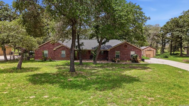 521 JACOBS LN, La Vernia, TX 78121