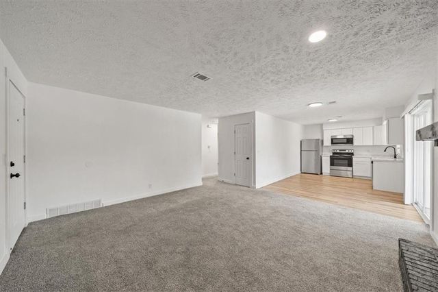 2200 Mission Road, Harrisonville, MO 64701