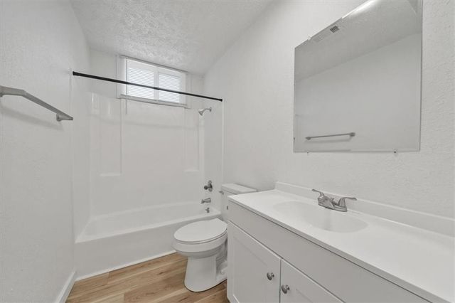 2200 Mission Road, Harrisonville, MO 64701