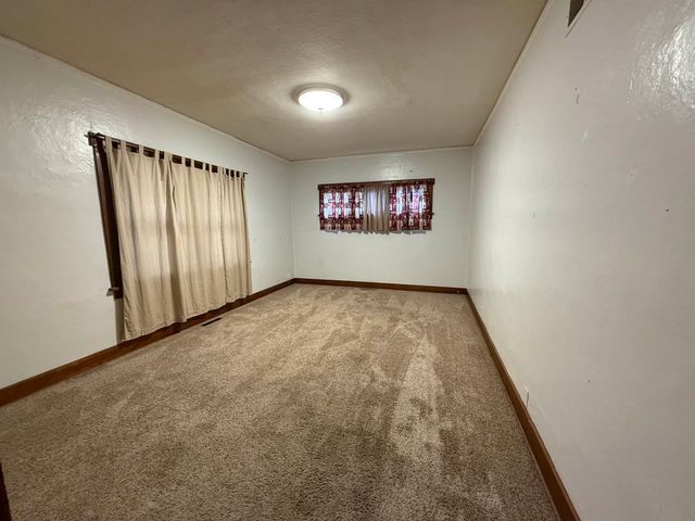 817 Gypsum Ave, Salina, KS 67401