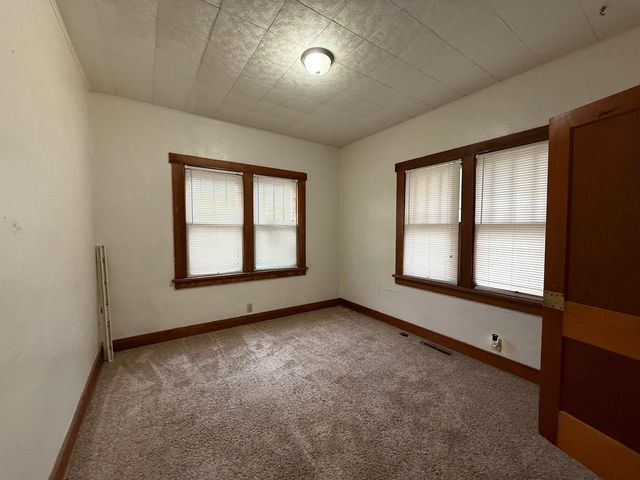 817 Gypsum Ave, Salina, KS 67401