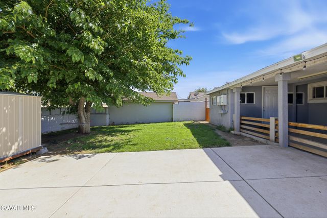 38512 E 30th Street, Palmdale, CA 93550