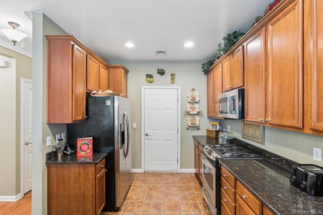 178 Southampton Drive, Massapequa, NY 11758
