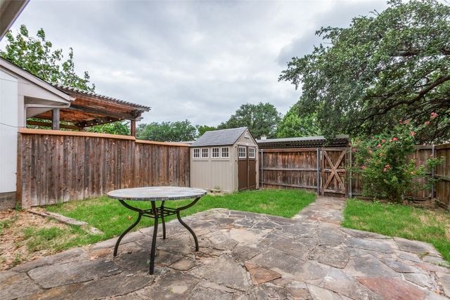 13719 Flagstone Lane, Dallas, TX 75240