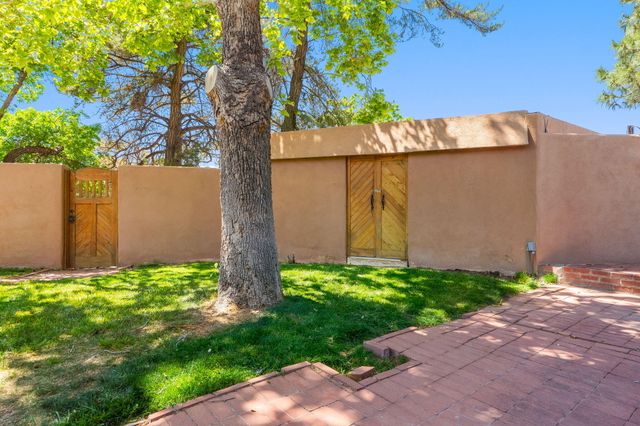 3500 La Sala Redonda NE, Albuquerque, NM 87111