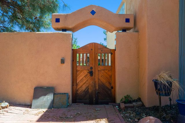 3500 La Sala Redonda NE, Albuquerque, NM 87111