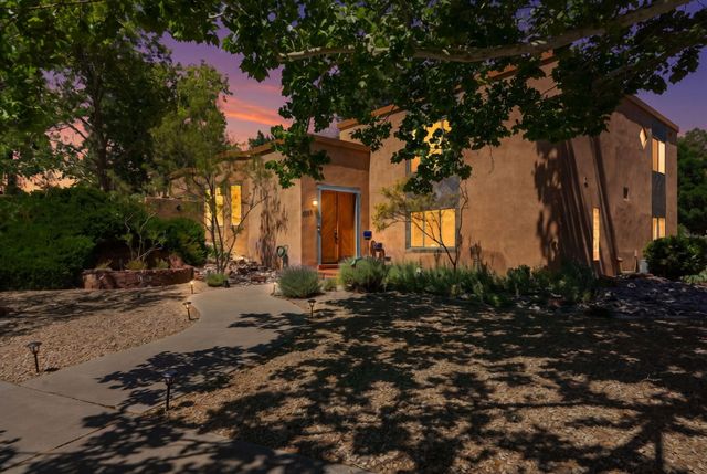 3500 La Sala Redonda NE, Albuquerque, NM 87111
