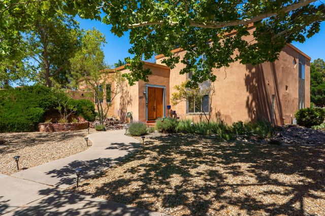 3500 La Sala Redonda NE, Albuquerque, NM 87111