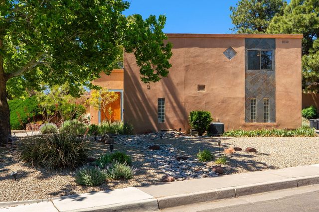 3500 La Sala Redonda NE, Albuquerque, NM 87111