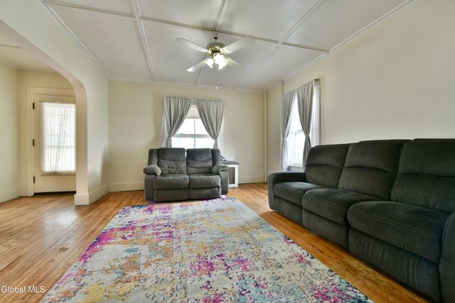 7 Grant Avenue, Amsterdam, NY 12010