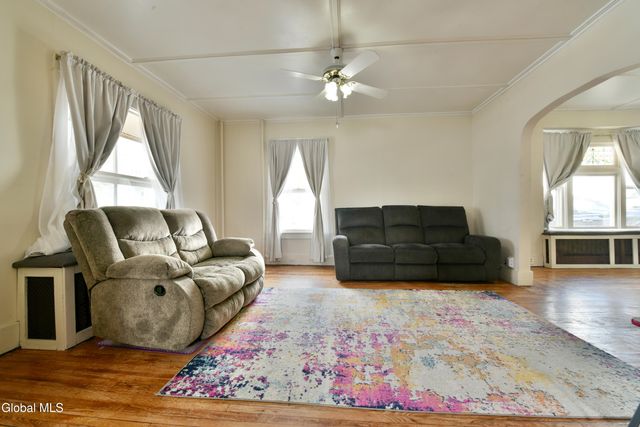 7 Grant Avenue, Amsterdam, NY 12010