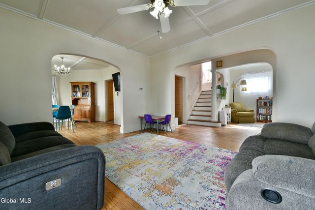 7 Grant Avenue, Amsterdam, NY 12010