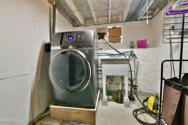 7 Grant Avenue, Amsterdam, NY 12010