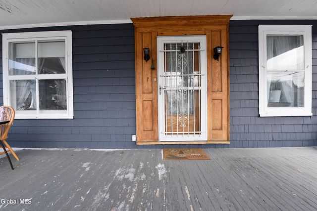 7 Grant Avenue, Amsterdam, NY 12010