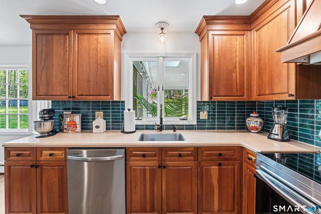7 Arapaho Road, Brookfield, CT 06804